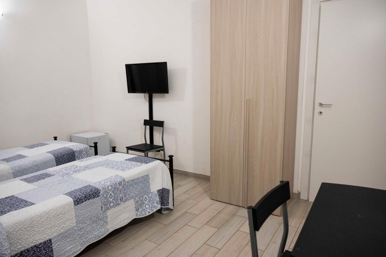 아칠리아 Il Giardino Dell'Eden B&B 외부 사진