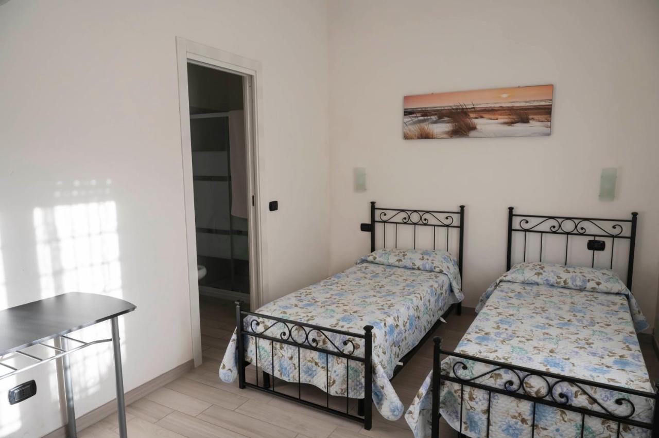 아칠리아 Il Giardino Dell'Eden B&B 외부 사진