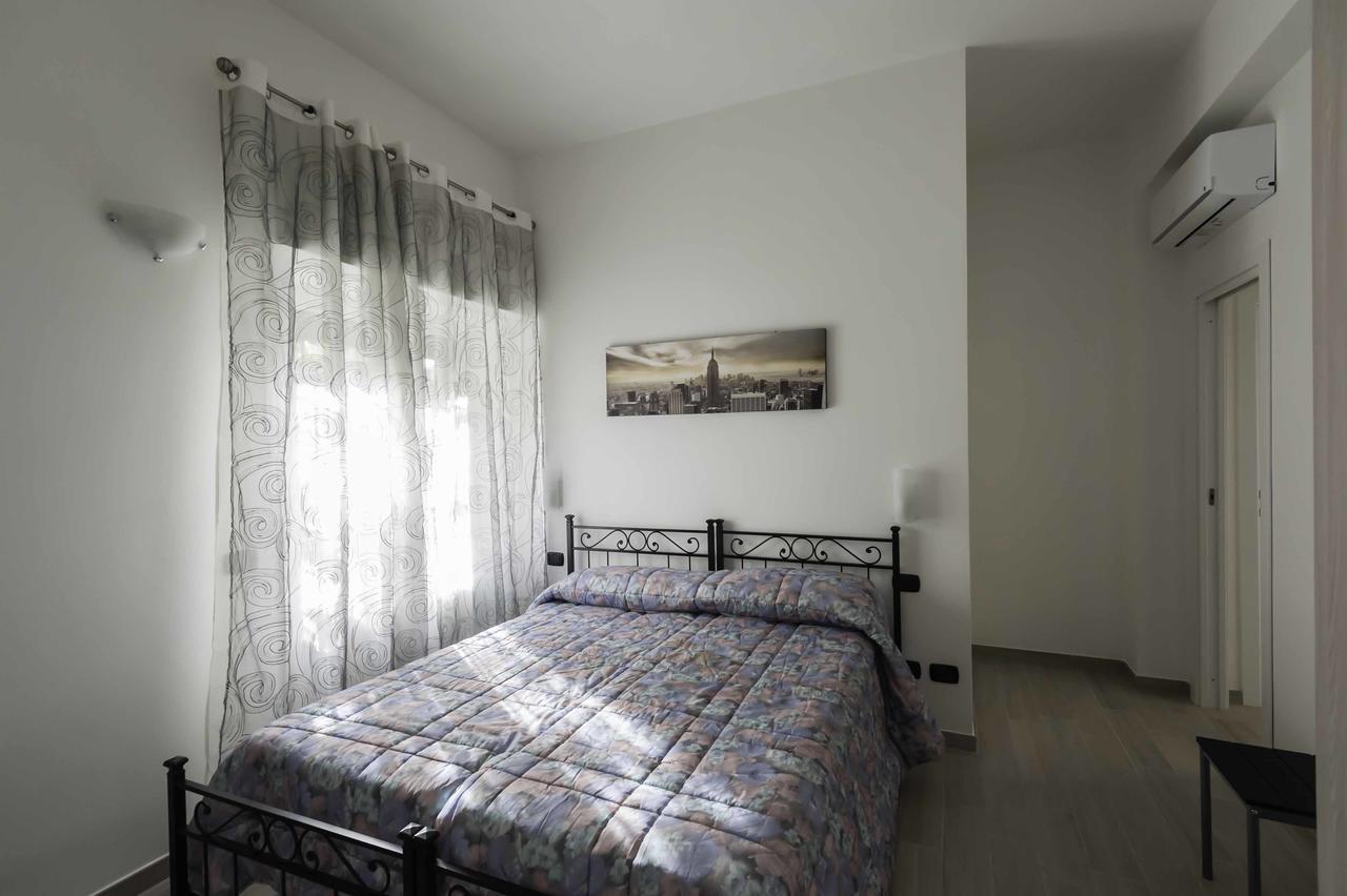 아칠리아 Il Giardino Dell'Eden B&B 외부 사진